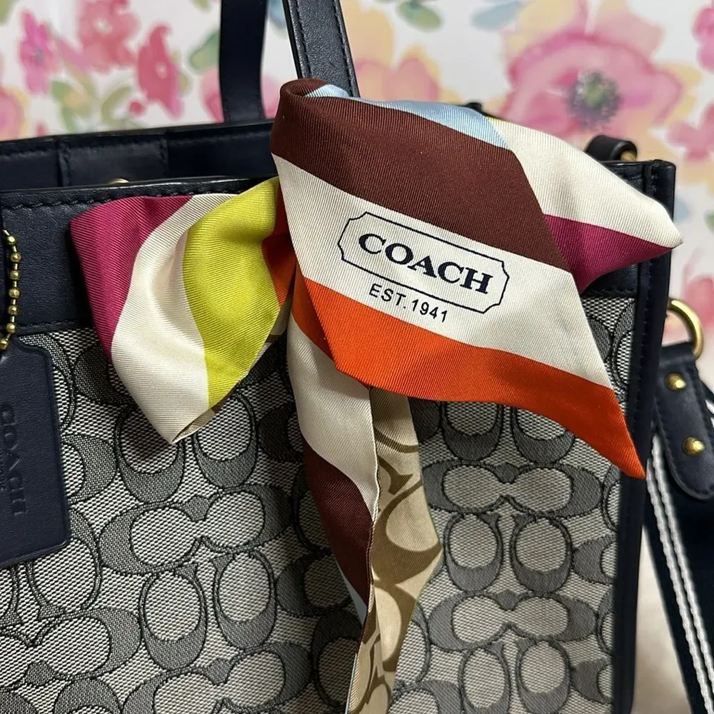 💯Authentic Coach Tote Monogram Handbag🍀